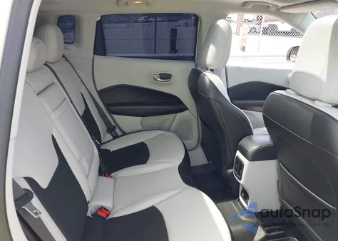 2019 Jeep Compass Sun And Wheel Fwd z USA, uszkodzony, nr VIN 3C4NJCBB3KT832263